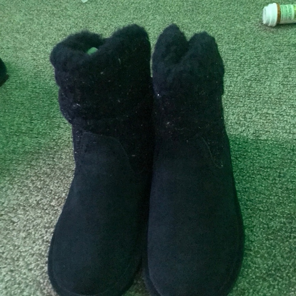 Glittery black bear paws